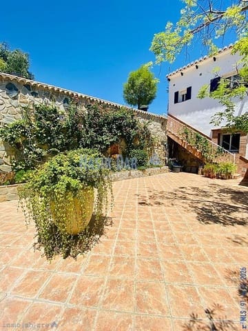 6 sypialnia Dom na sprzedaż w Viñuela z basenem garażem - 820 000 € (Ref: 9751072)