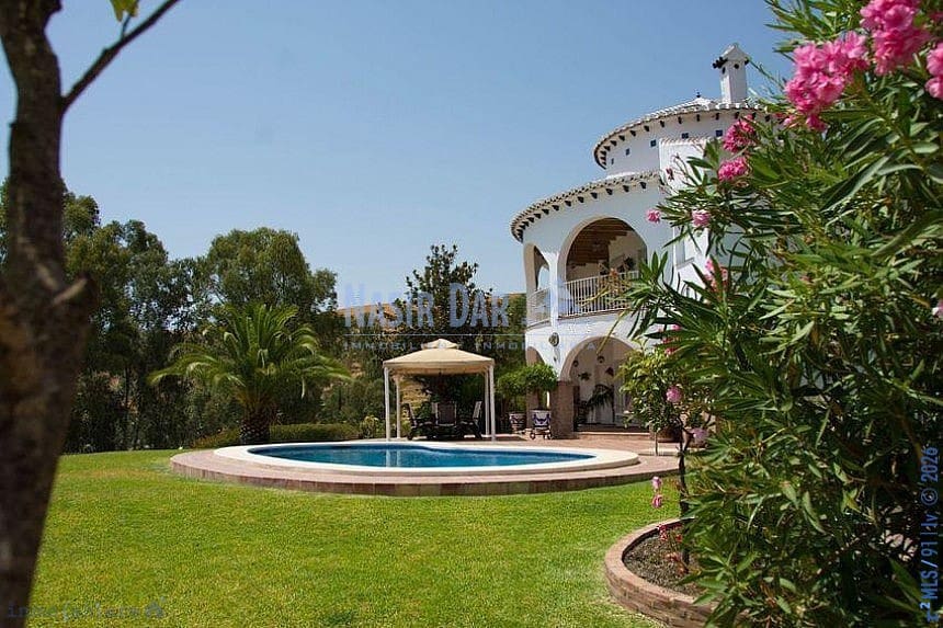6 bedroom Townhouse for sale in Vinuela with pool garage - € 820,000 (Ref: 9751072)