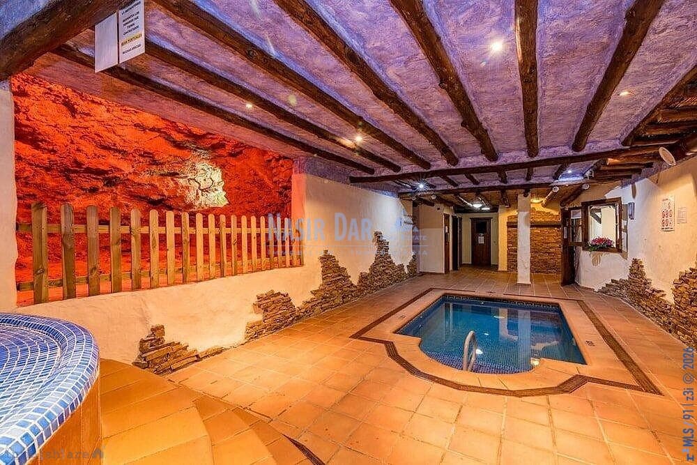 22 soveværelse Hotel til salg i Nerja - € 6.500.000 (Ref: 9751084)