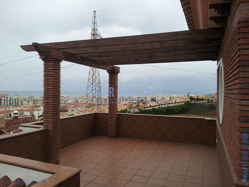 3 makuuhuone Huvila myytävänä paikassa Torre del Mar mukana uima-altaan - 775 000 € (Ref: 9802611)