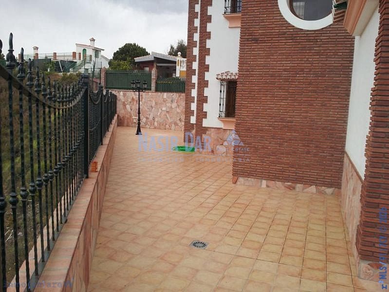 3 makuuhuone Huvila myytävänä paikassa Torre del Mar mukana uima-altaan - 775 000 € (Ref: 9802611)