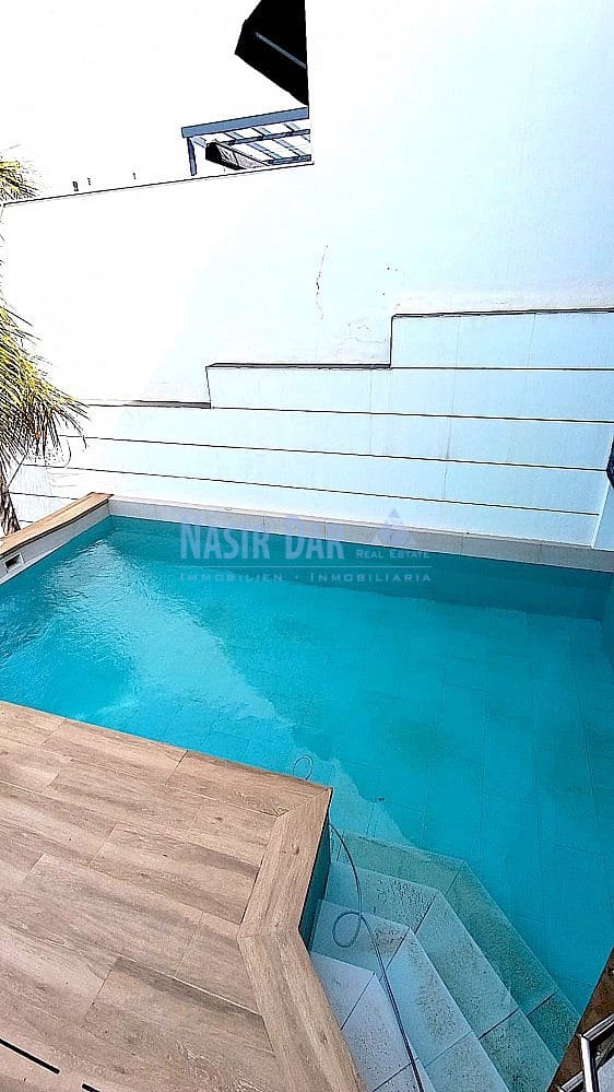 4 sypialnia Dom szeregowy na sprzedaż w Nerja z basenem - 780 000 € (Ref: 9816372)
