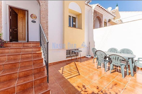 3 soverom Rekkehus til salgs i Avda Pescia - Ctra de Frigiliana, Nerja med svømmebasseng - € 756 (Ref: 9905314)
