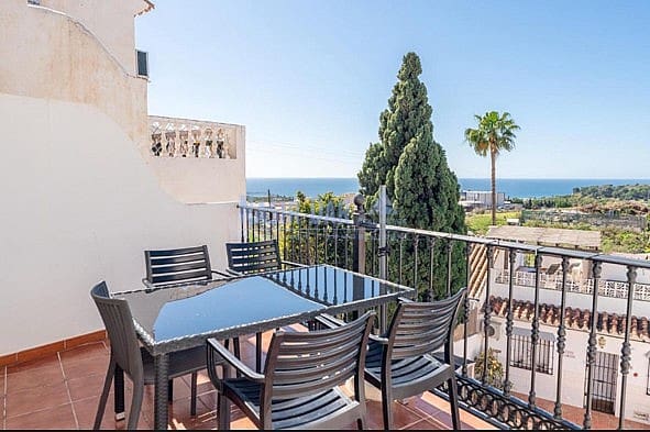 3 soverom Rekkehus til salgs i Avda Pescia - Ctra de Frigiliana, Nerja med svømmebasseng - € 756 (Ref: 9905314)
