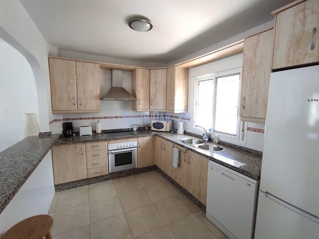 3 soverom Rekkehus til salgs i Avda Pescia - Ctra de Frigiliana, Nerja med svømmebasseng - € 756 (Ref: 9905314)