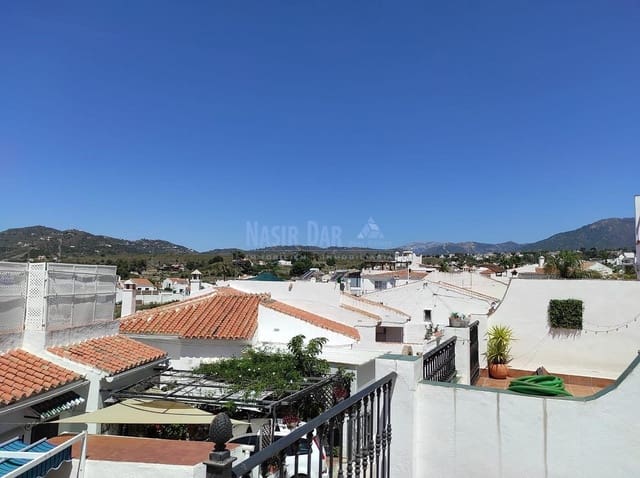 3 soverom Rekkehus til salgs i Avda Pescia - Ctra de Frigiliana, Nerja med svømmebasseng - € 756 (Ref: 9905314)