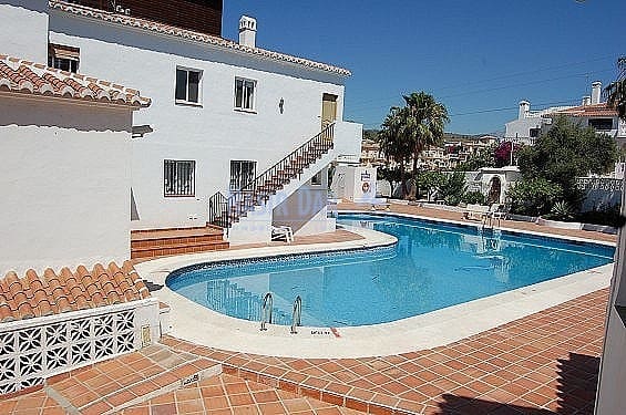3 slaapkamer Rijtjeshuis voor vakantieverhuur in Avda Pescia - Ctra de Frigiliana, Nerja met zwembad - € 756 (Ref: 9905314)