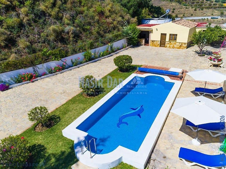 4 Zimmer Villa zu verkaufen in Nerja mit Pool Garage - 850.000 € (Ref: 9938695)
