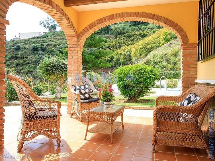 4 Zimmer Villa zu verkaufen in Nerja mit Pool Garage - 850.000 € (Ref: 9938695)