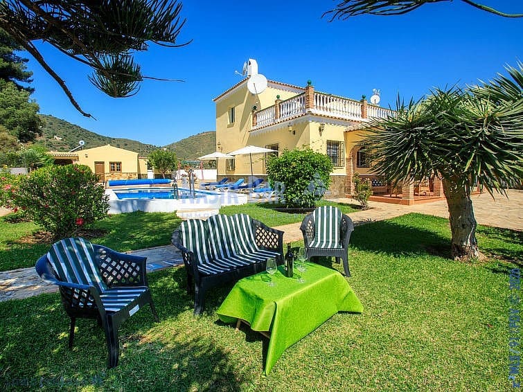4 Zimmer Villa zu verkaufen in Nerja mit Pool Garage - 850.000 € (Ref: 9938695)