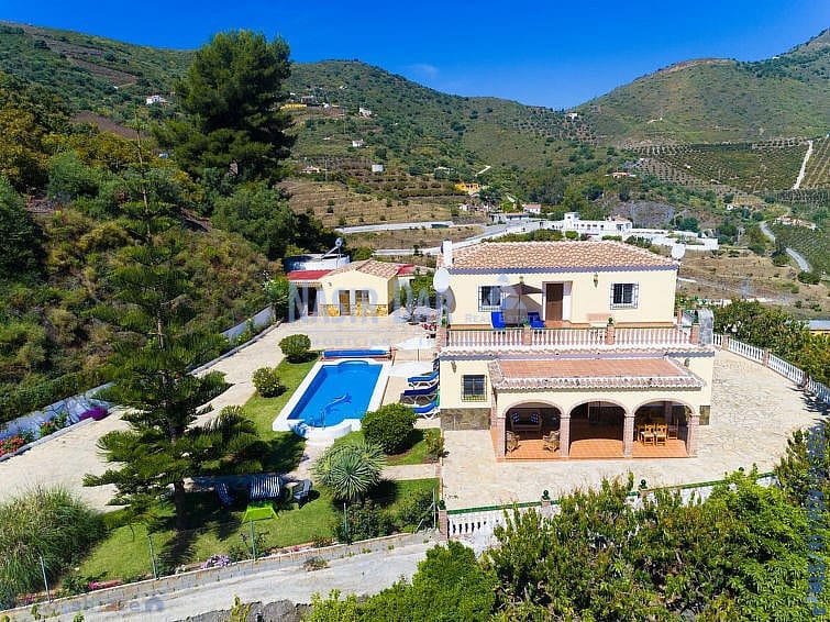 4 Zimmer Villa zu verkaufen in Nerja mit Pool Garage - 850.000 € (Ref: 9938695)