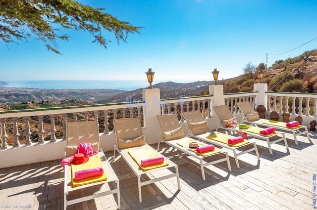 Casa de 6 habitaciones en Frigiliana en venta con piscina garaje - 950.000 € (Ref: 9996204)