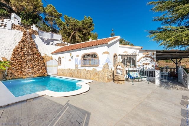 Casa de 6 habitaciones en Frigiliana en venta con piscina garaje - 950.000 € (Ref: 9996204)