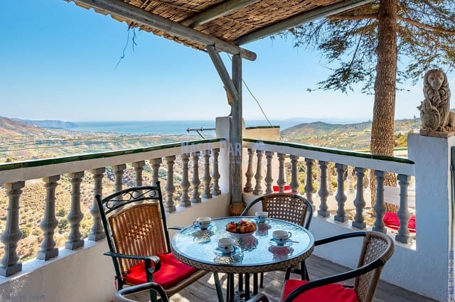 Casa de 6 habitaciones en Frigiliana en venta con piscina garaje - 950.000 € (Ref: 9996204)