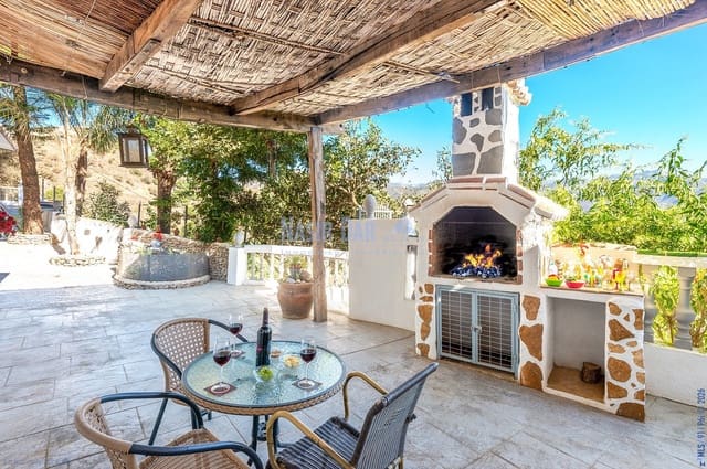 Casa de 6 habitaciones en Frigiliana en venta con piscina garaje - 950.000 € (Ref: 9996204)