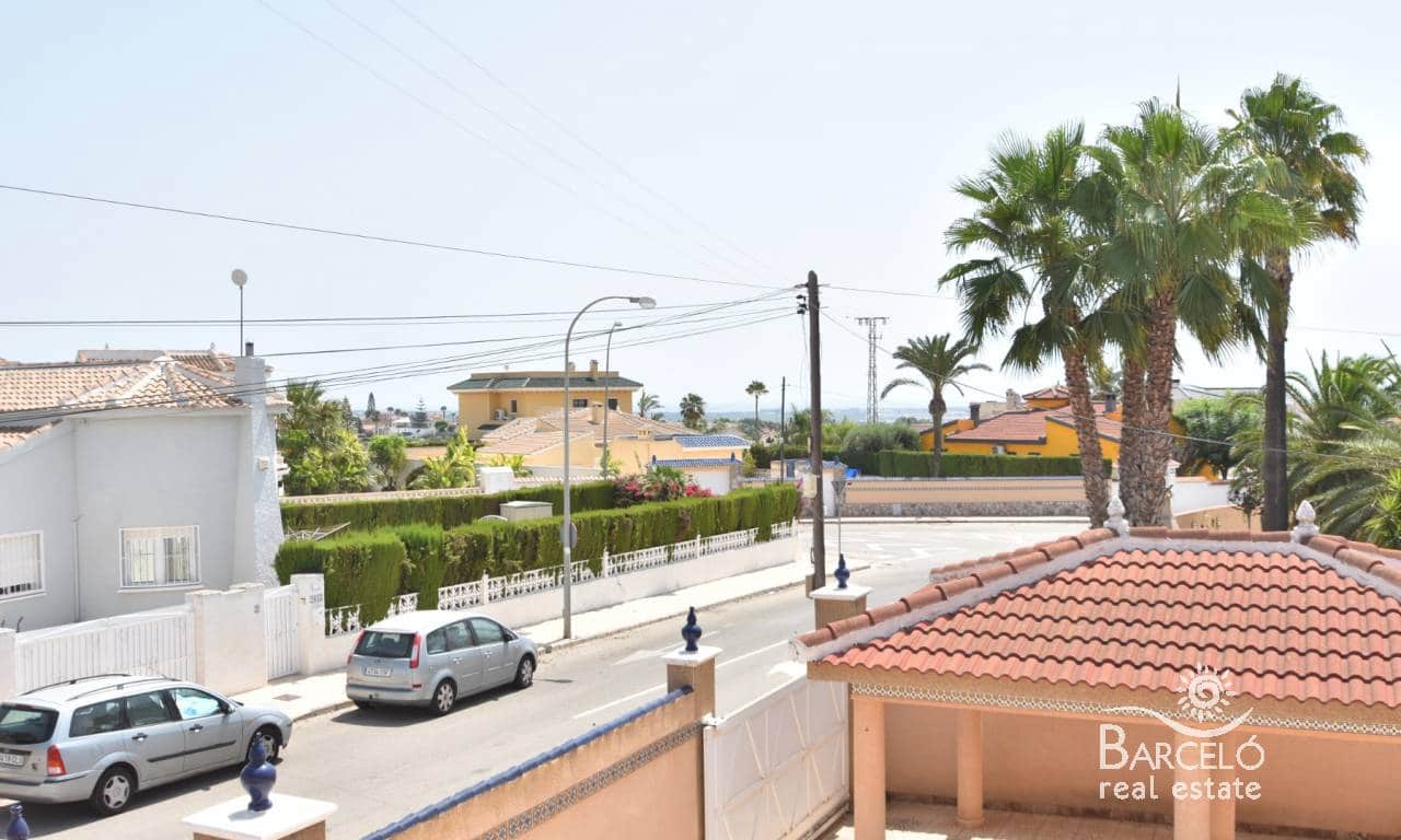 Chalet de 4 habitaciones en Ciudad Quesada en venta con piscina garaje - 395.000 € (Ref: 10012305)