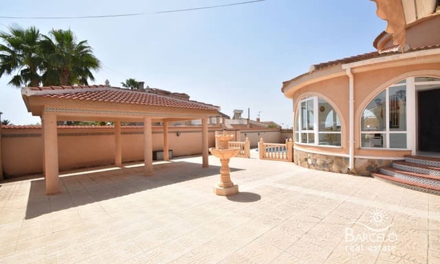 Chalet de 4 habitaciones en Ciudad Quesada, Rojales en venta con piscina garaje - 395.000 € (Ref: 10012305)