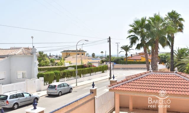 Chalet de 4 habitaciones en Ciudad Quesada, Rojales en venta con piscina garaje - 395.000 € (Ref: 10012305)