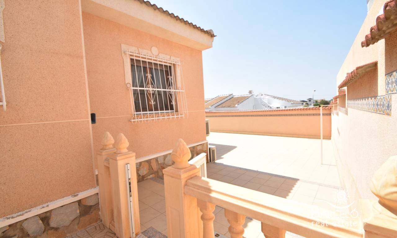 Chalet de 4 habitaciones en Ciudad Quesada en venta con piscina garaje - 395.000 € (Ref: 10012305)