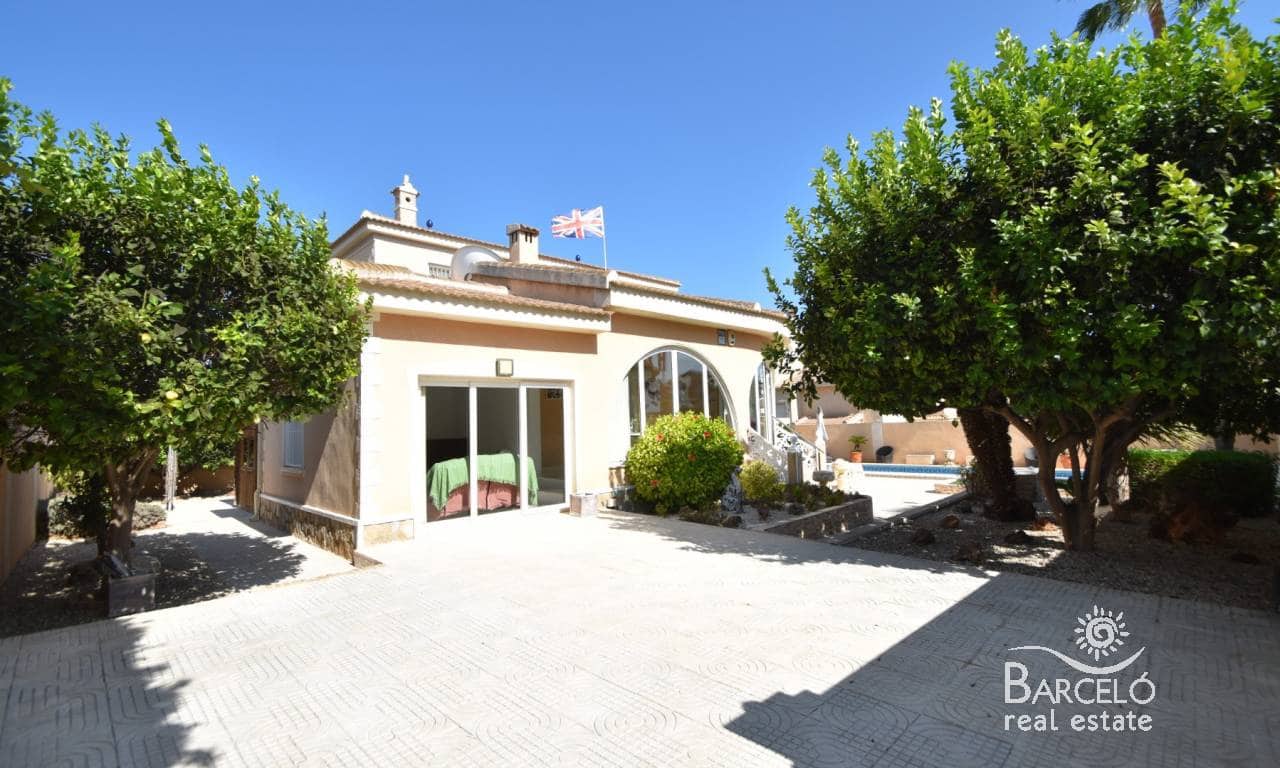 4 sypialnia Willa na sprzedaż w Dona Pepa z basenem garażem - 575 000 € (Ref: 10029708)