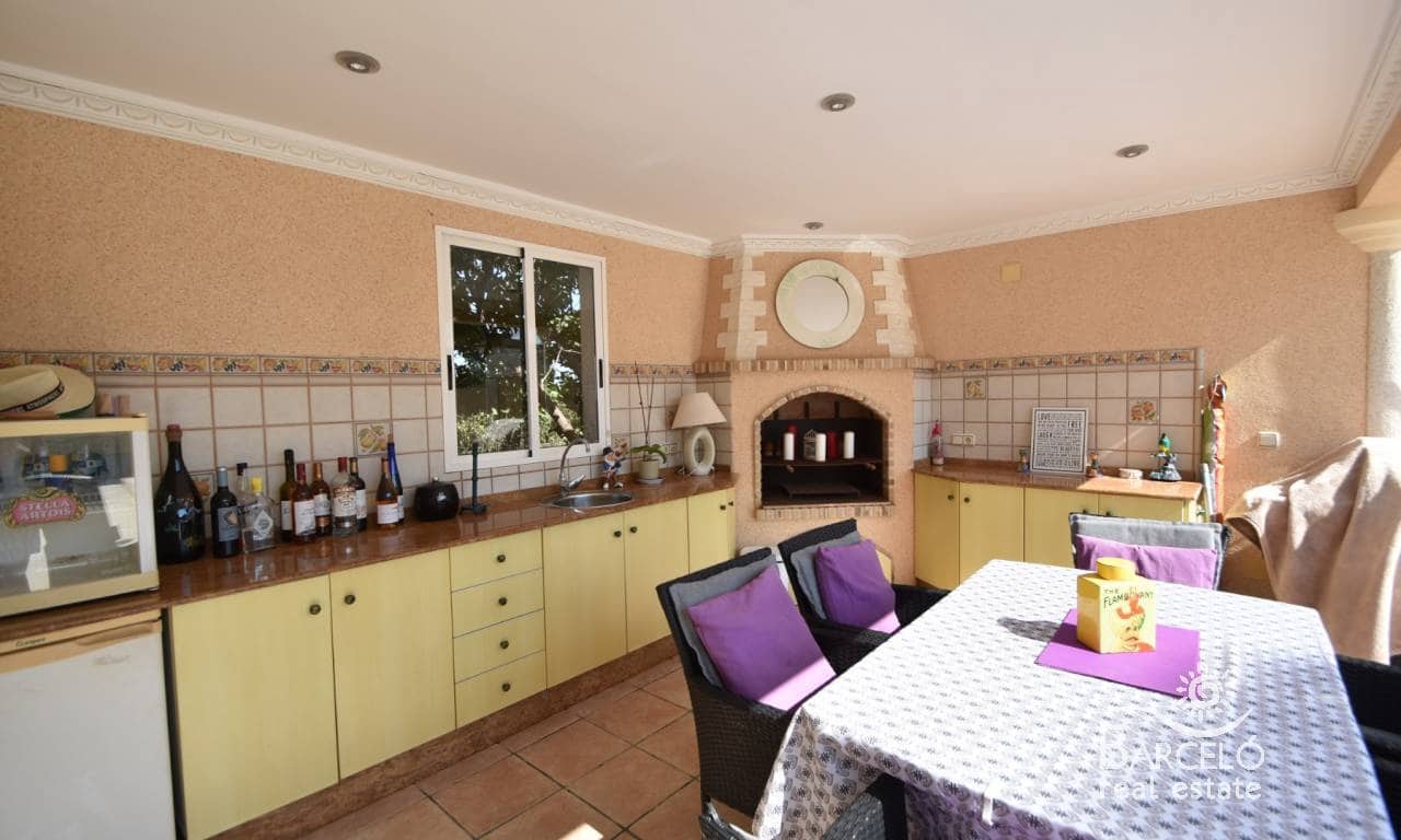 4 sypialnia Willa na sprzedaż w Dona Pepa z basenem garażem - 575 000 € (Ref: 10029708)