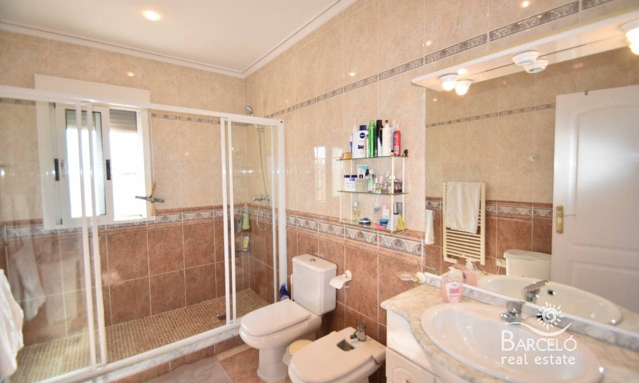 4 sypialnia Willa na sprzedaż w Dona Pepa z basenem garażem - 575 000 € (Ref: 10029708)