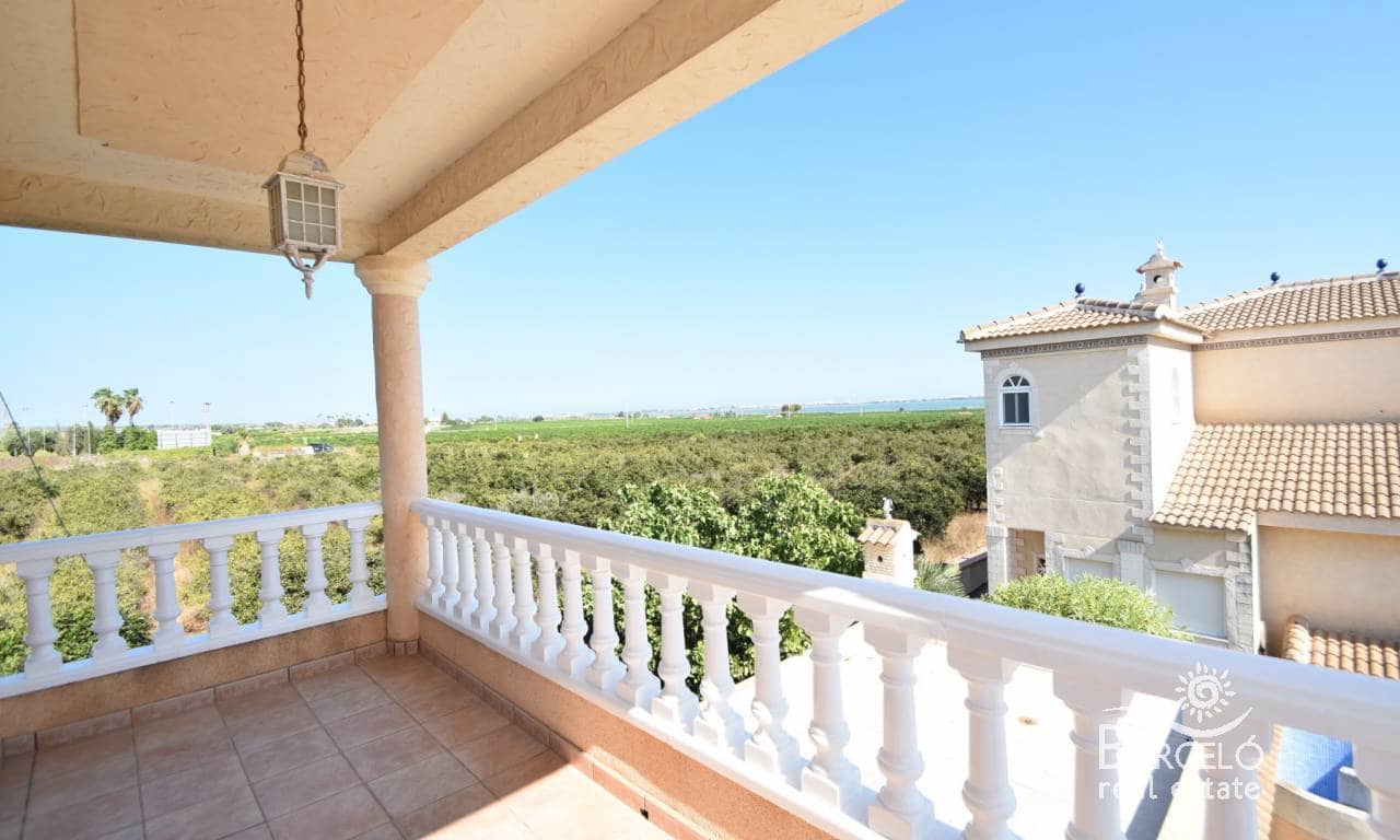 4 sypialnia Willa na sprzedaż w Dona Pepa z basenem garażem - 575 000 € (Ref: 10029708)