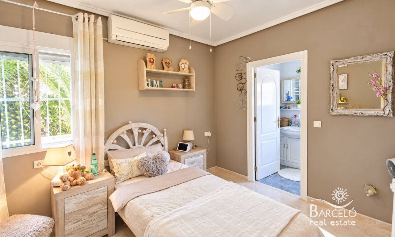 3 slaapkamer Villa te koop in Lo Pepin met zwembad garage - € 378.000 (Ref: 10169420)