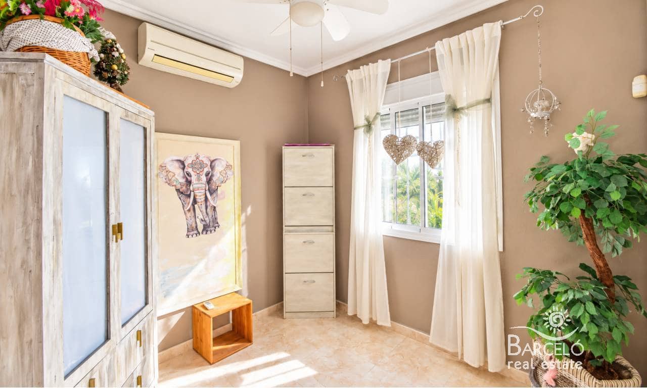 3 slaapkamer Villa te koop in Lo Pepin met zwembad garage - € 378.000 (Ref: 10169420)