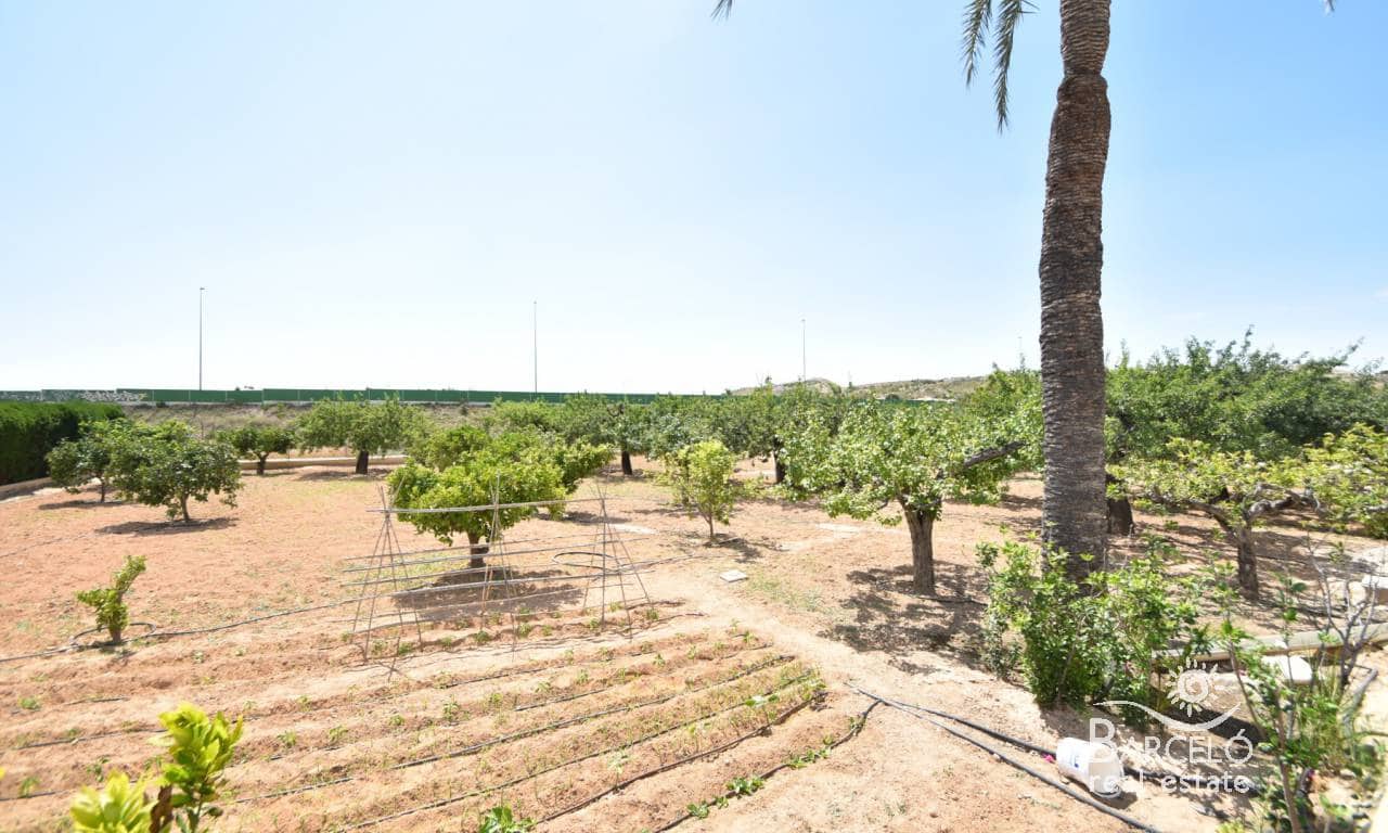 4 soveværelse Finca/Landehus til salg i Elche / Elx med swimmingpool garage - € 375.000 (Ref: 4691046)