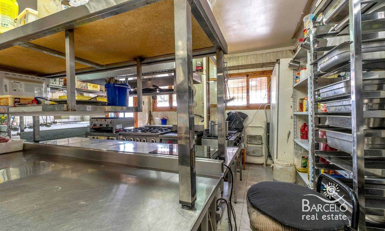 Erhverv til salg i Torrevieja med swimmingpool - € 700.000 (Ref: 6258194)