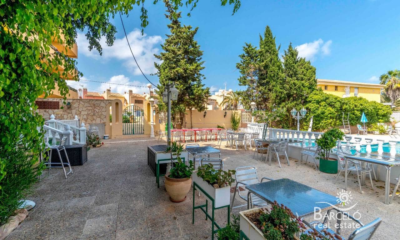 Erhverv til salg i Torrevieja med swimmingpool - € 700.000 (Ref: 6258194)