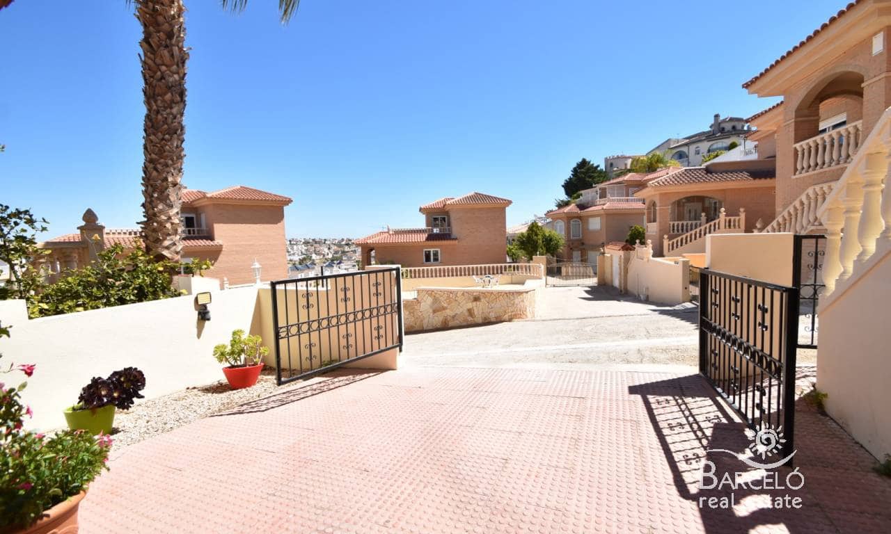 3 soverom Villa til salgs i Ciudad Quesada med svømmebasseng garasje - € 299 000 (Ref: 8247290)