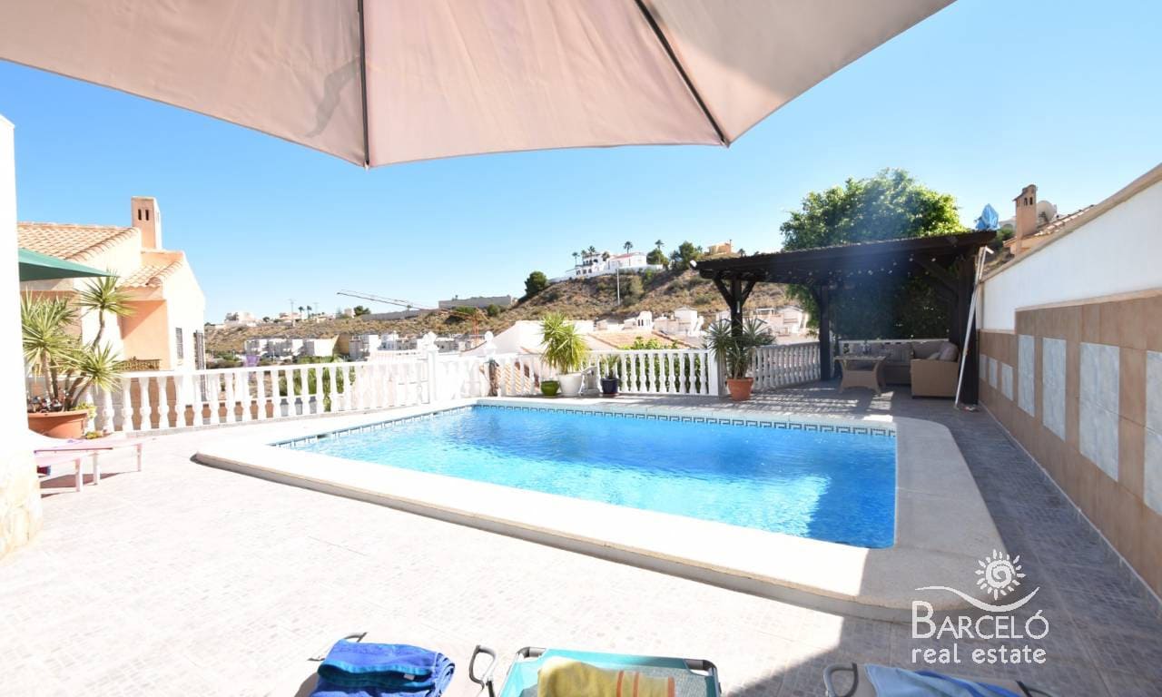 Chalet de 2 habitaciones en Ciudad Quesada en venta con piscina garaje - 279.000 € (Ref: 9227659)