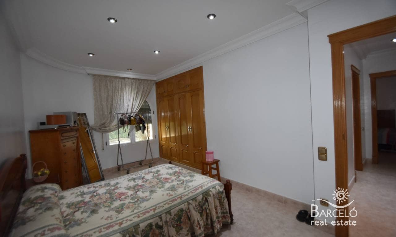 7 bedroom Villa for sale in Redovan with pool garage - € 530,000 (Ref: 9360298)