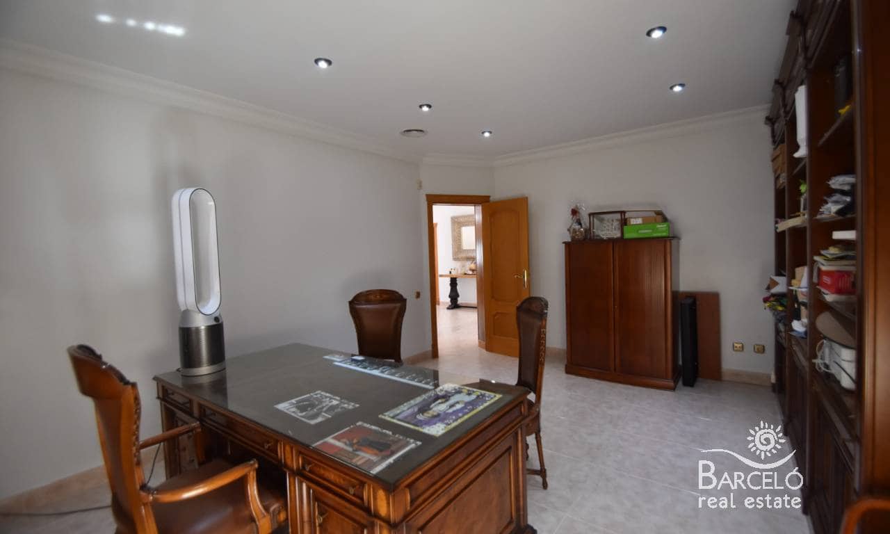 7 bedroom Villa for sale in Redovan with pool garage - € 530,000 (Ref: 9360298)