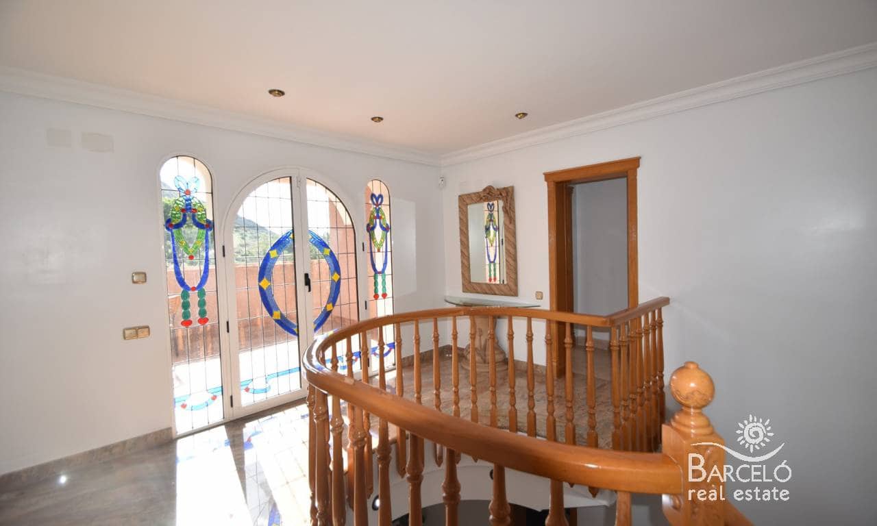 7 bedroom Villa for sale in Redovan with pool garage - € 530,000 (Ref: 9360298)