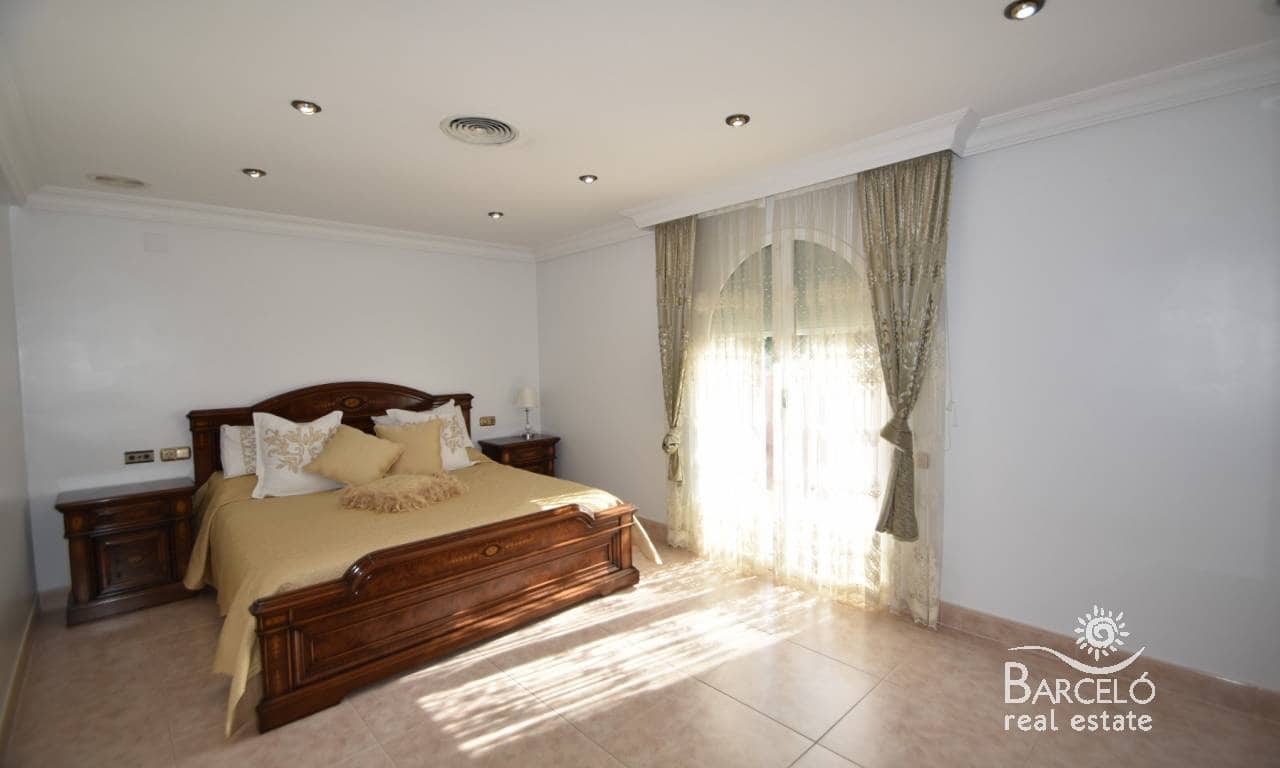 7 bedroom Villa for sale in Redovan with pool garage - € 530,000 (Ref: 9360298)