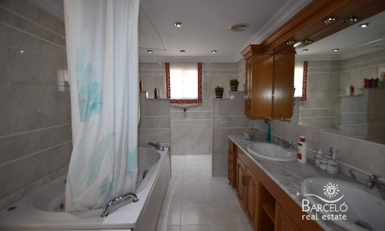 7 bedroom Villa for sale in Redovan with pool garage - € 530,000 (Ref: 9360298)