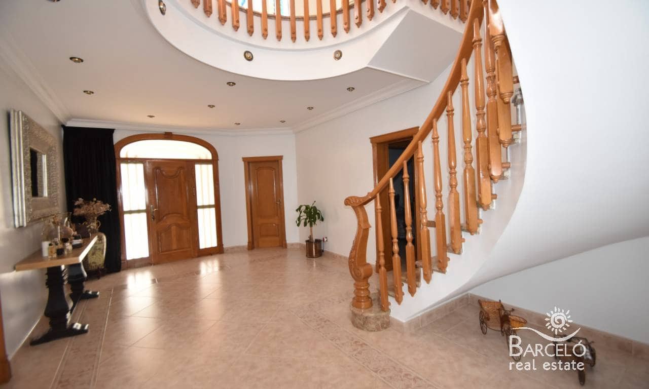 7 bedroom Villa for sale in Redovan with pool garage - € 530,000 (Ref: 9360298)