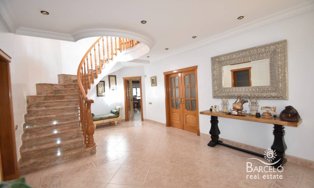 7 bedroom Villa for sale in Redovan with pool garage - € 530,000 (Ref: 9360298)
