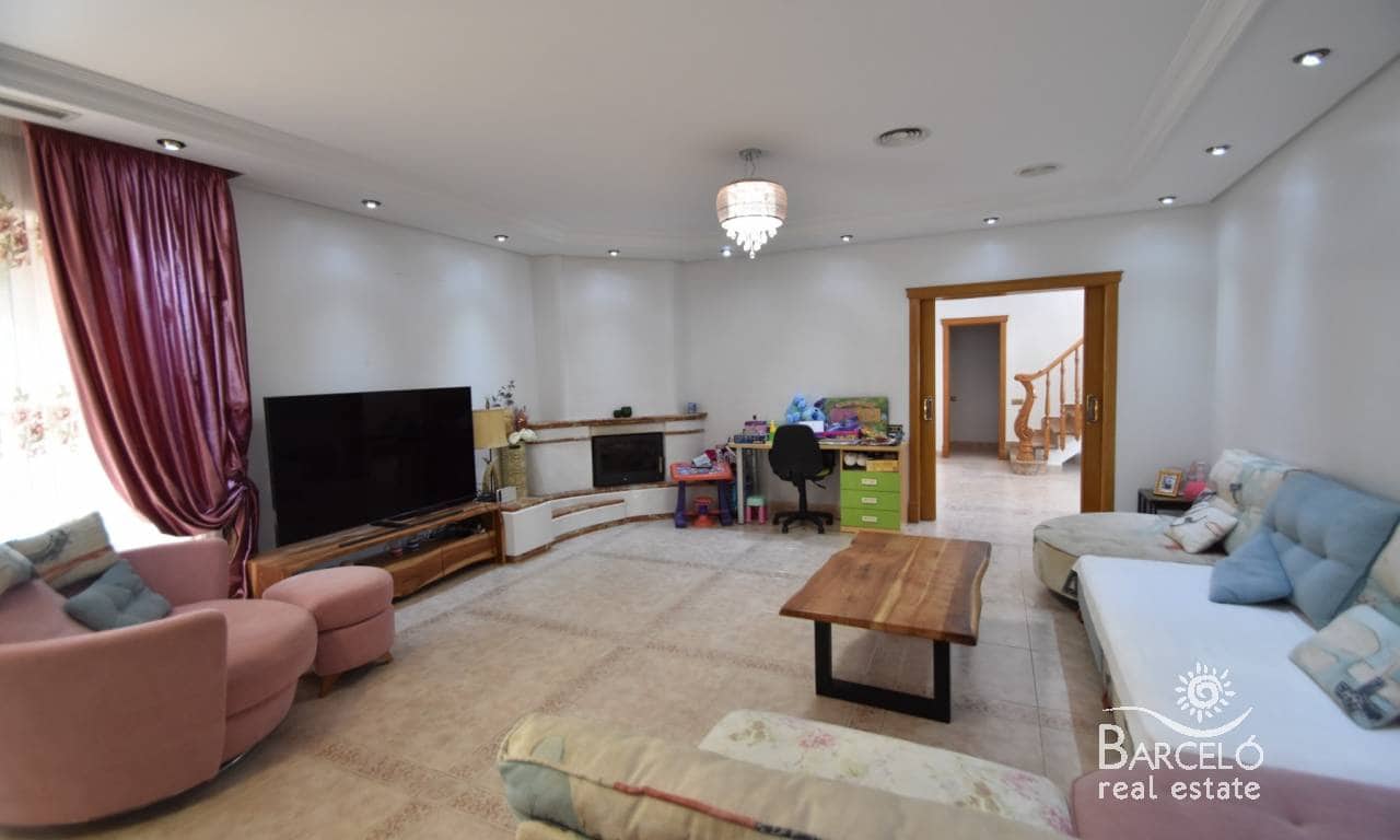 7 bedroom Villa for sale in Redovan with pool garage - € 530,000 (Ref: 9360298)