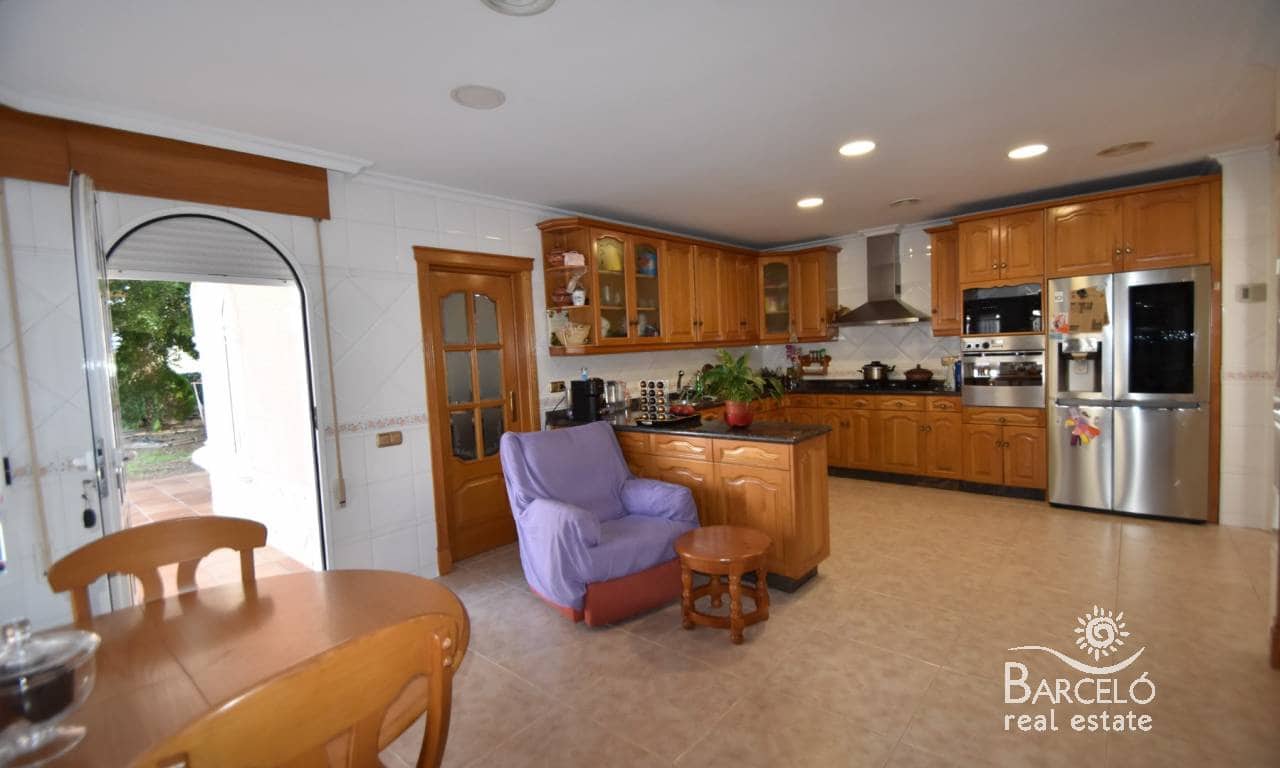 7 bedroom Villa for sale in Redovan with pool garage - € 530,000 (Ref: 9360298)