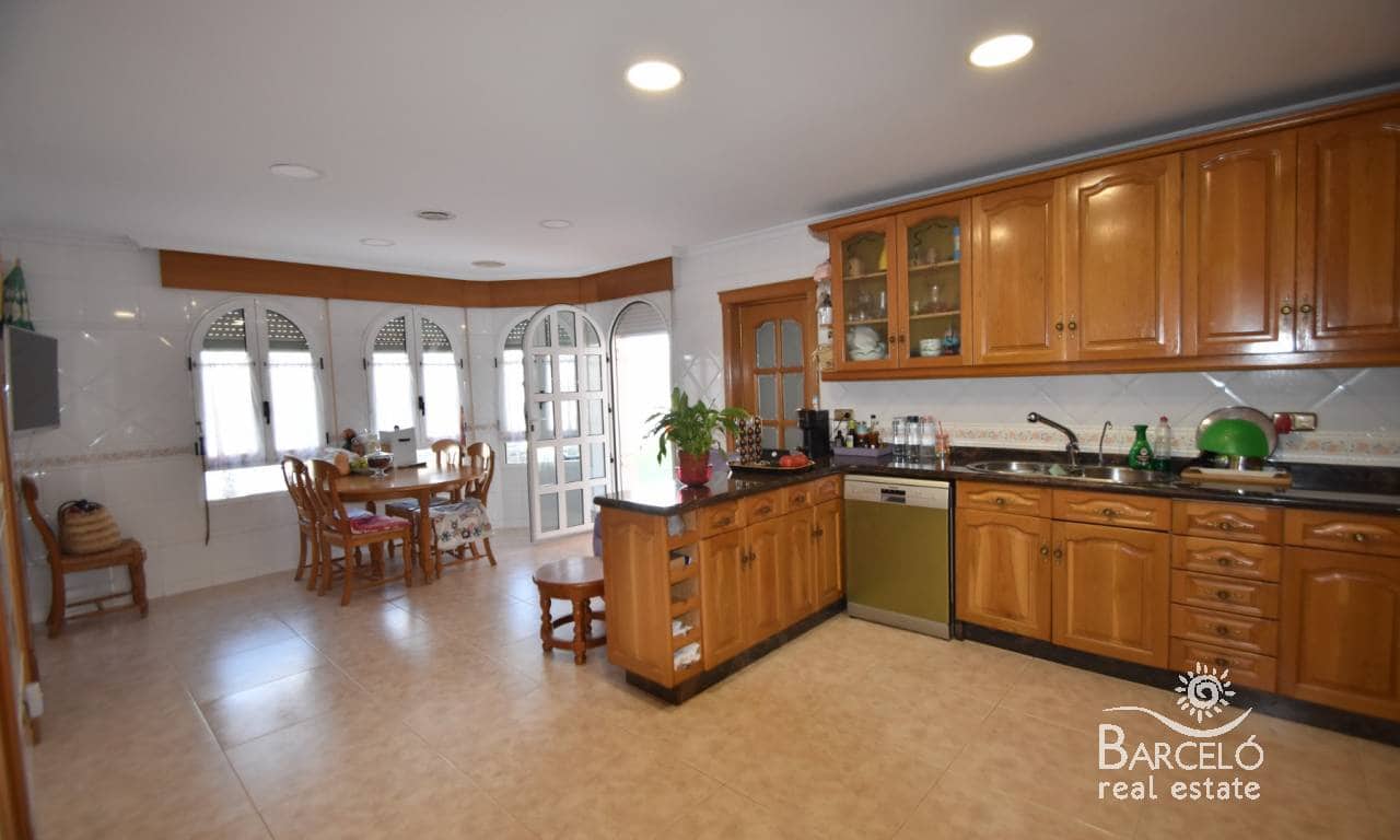 7 bedroom Villa for sale in Redovan with pool garage - € 530,000 (Ref: 9360298)