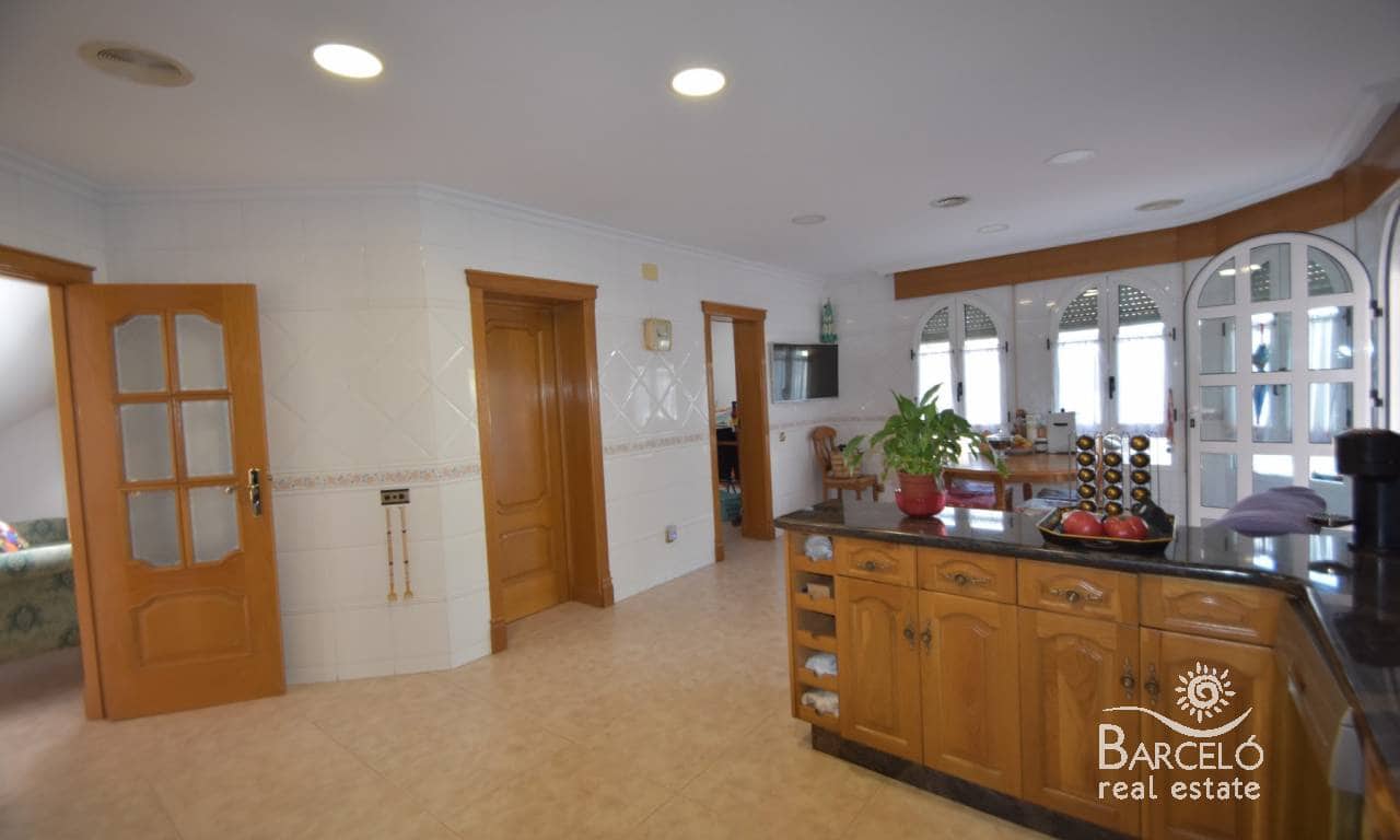 7 bedroom Villa for sale in Redovan with pool garage - € 530,000 (Ref: 9360298)