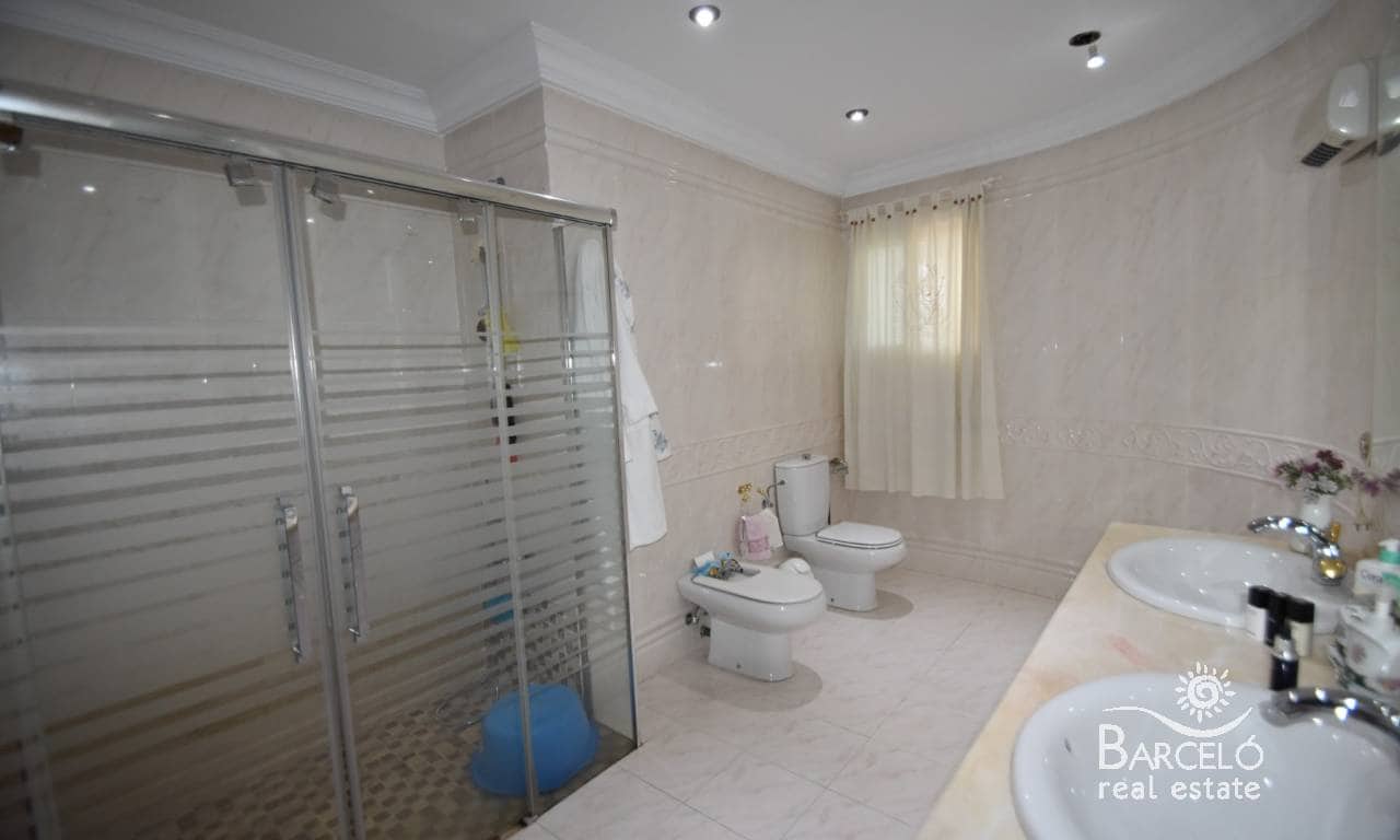 7 bedroom Villa for sale in Redovan with pool garage - € 530,000 (Ref: 9360298)