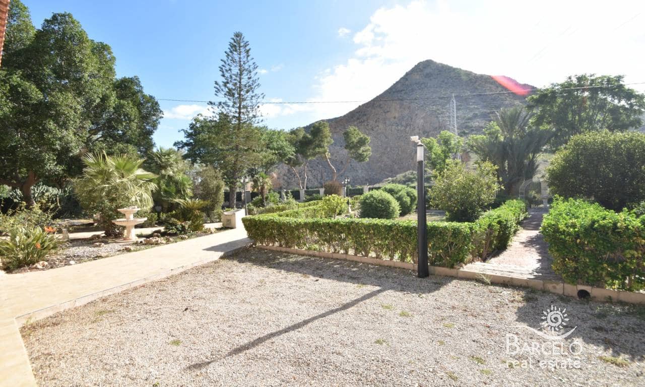 7 bedroom Villa for sale in Redovan with pool garage - € 530,000 (Ref: 9360298)