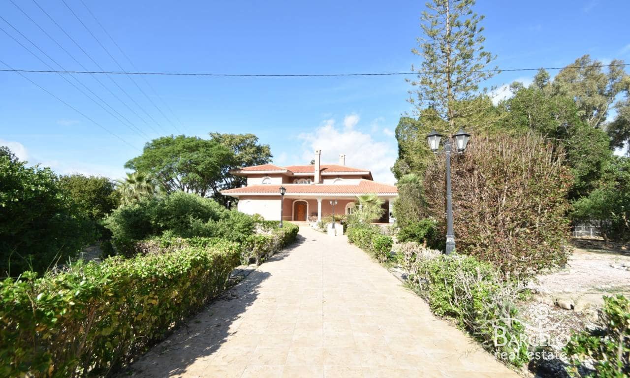 7 bedroom Villa for sale in Redovan with pool garage - € 530,000 (Ref: 9360298)