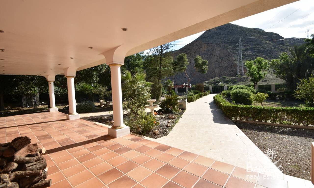 7 bedroom Villa for sale in Redovan with pool garage - € 530,000 (Ref: 9360298)