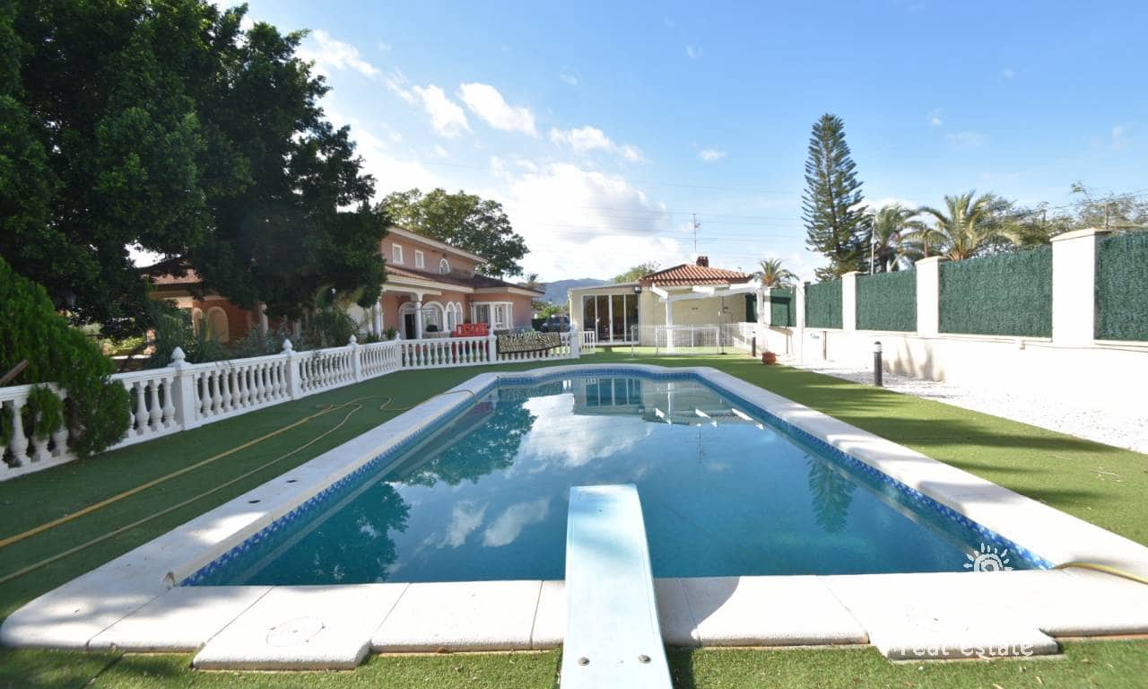 7 bedroom Villa for sale in Redovan with pool garage - € 530,000 (Ref: 9360298)